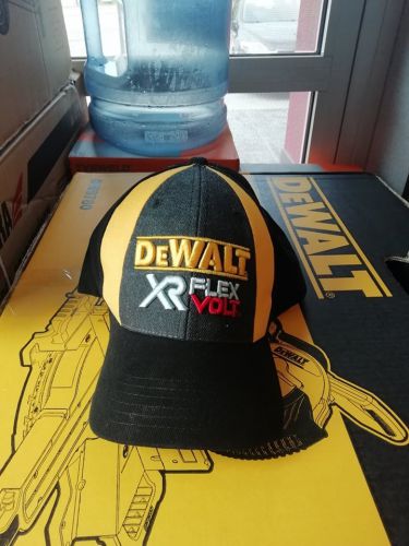 DeWalt czapka z daszkiem FLEXVOLT DW7207